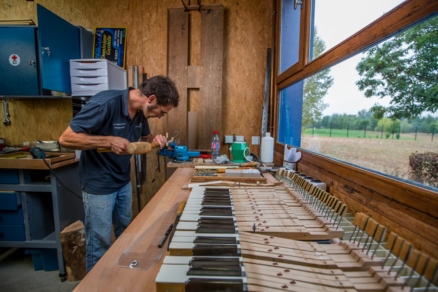 Restauration de piano dans l'atelier d'Auvergne Pianos